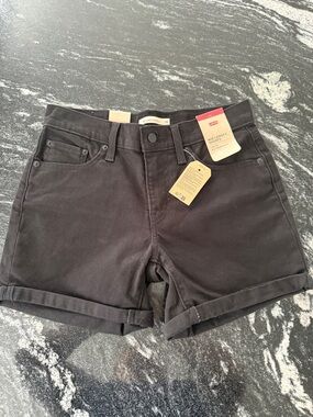 LEVI’S Black Women's mid-Length Rolled-Hem Cotton Shorts, size 28w